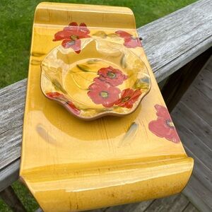 Fleur Rouge Ambiance Nanette Vacher red poppies. / Fleur Rouge dessert bowl.